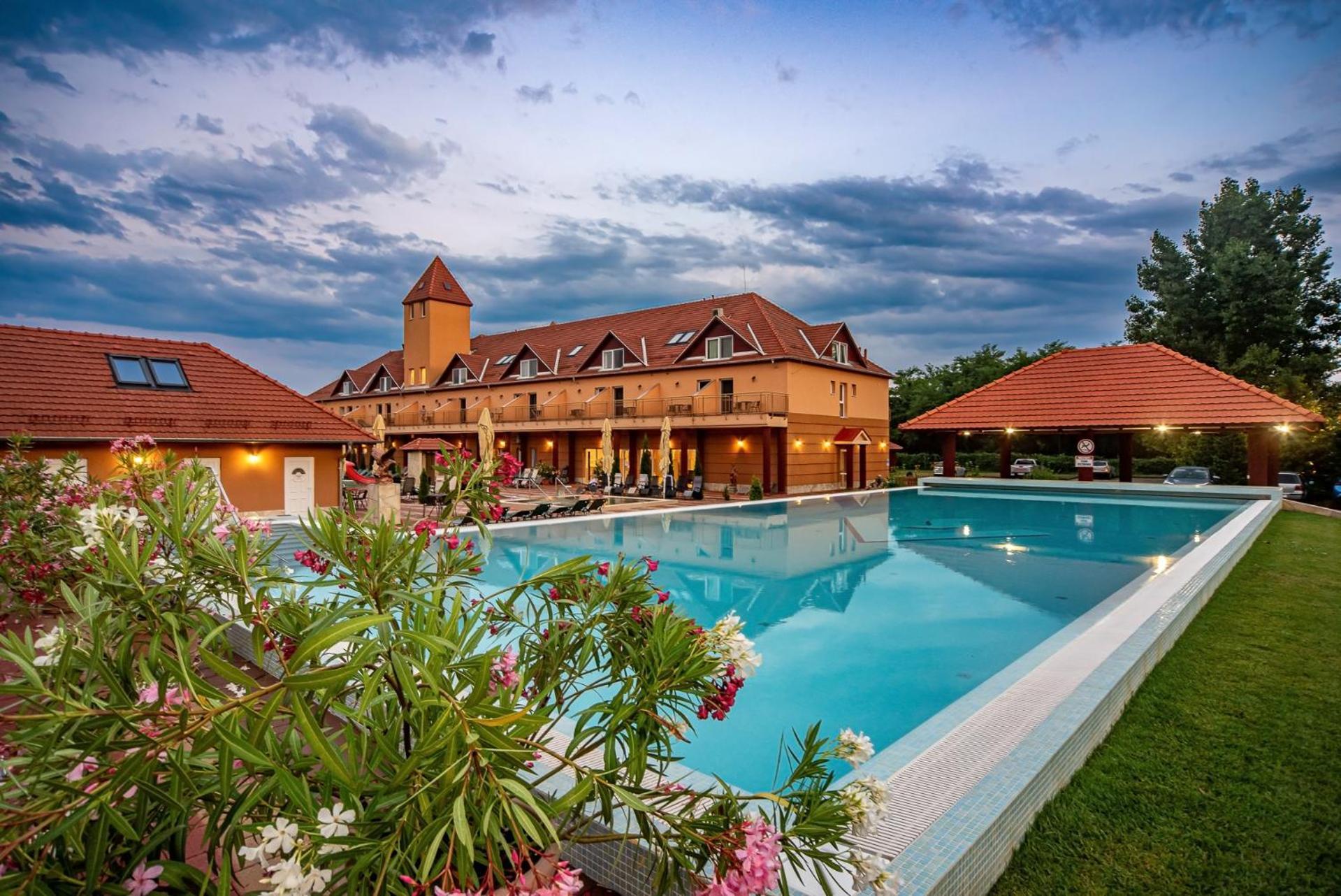 Termal Hotel Vesta Tapioszecso Экстерьер фото