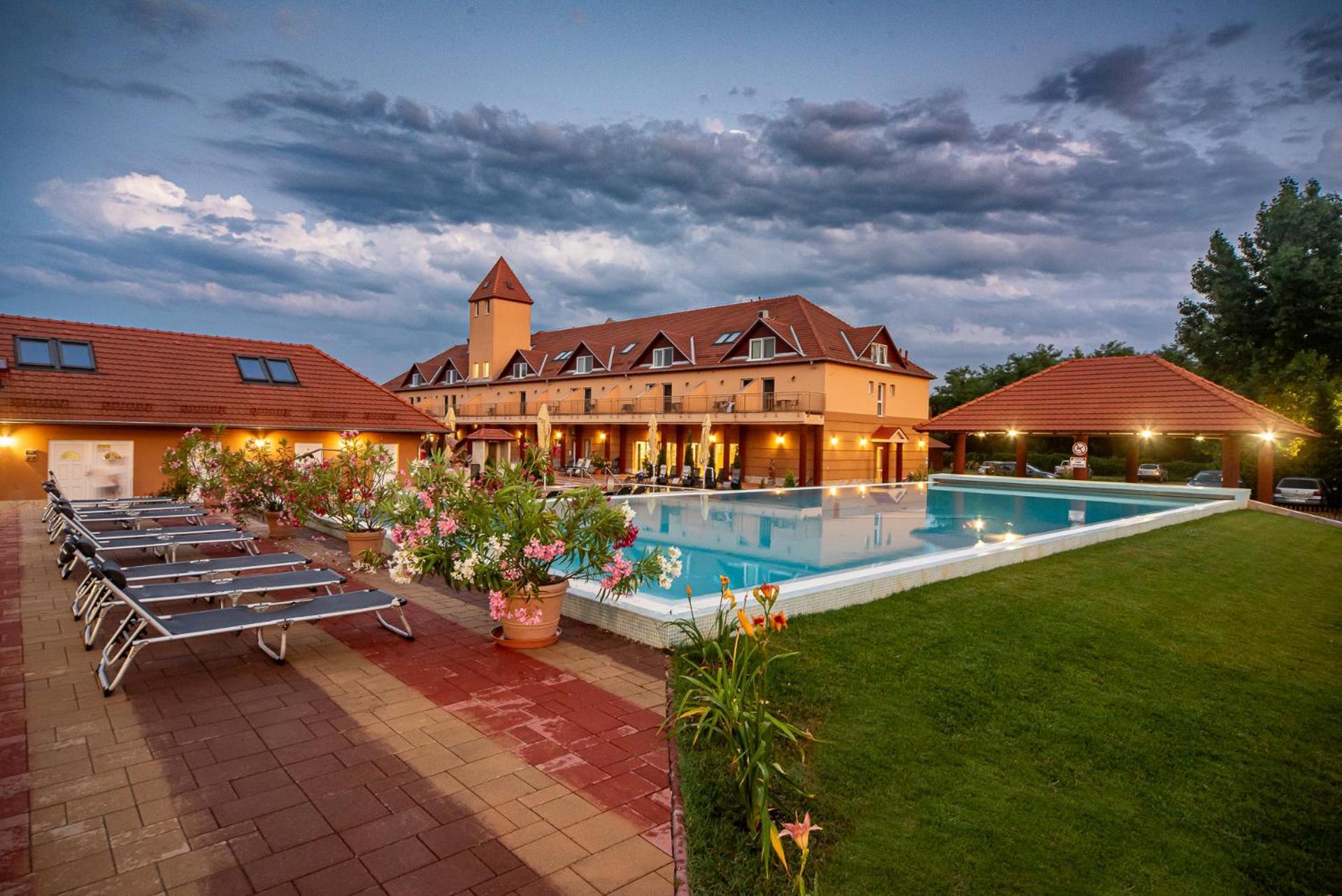 Termal Hotel Vesta Tapioszecso Экстерьер фото