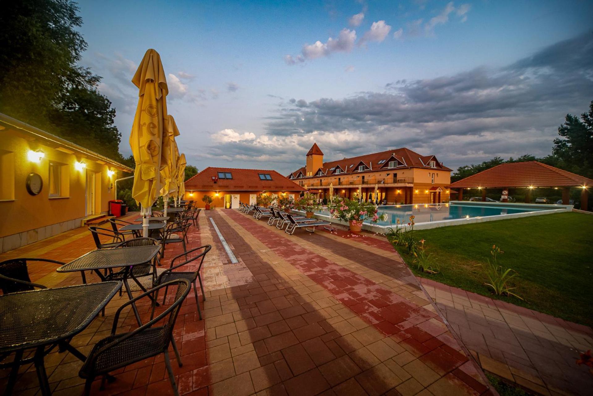 Termal Hotel Vesta Tapioszecso Экстерьер фото