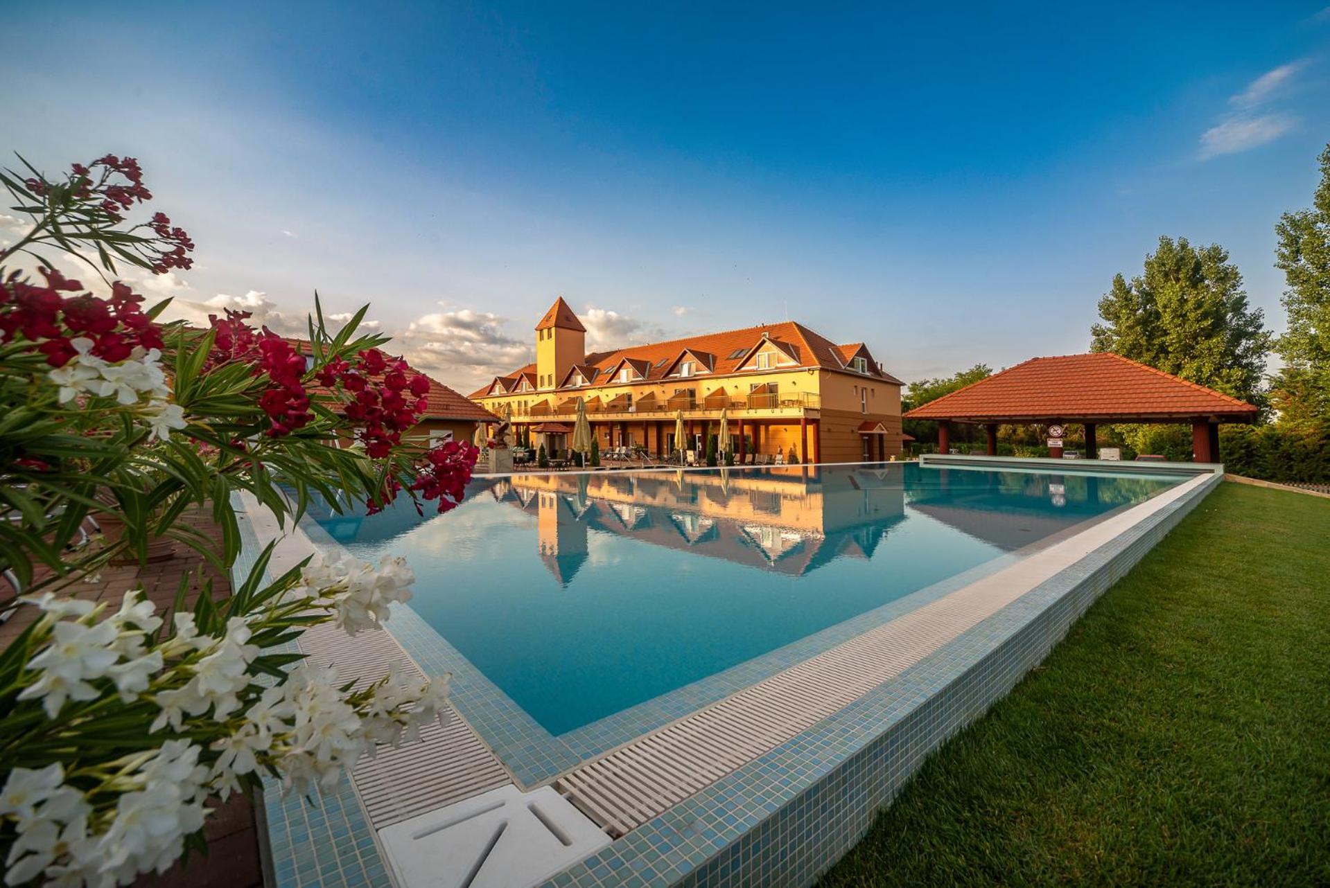 Termal Hotel Vesta Tapioszecso Экстерьер фото
